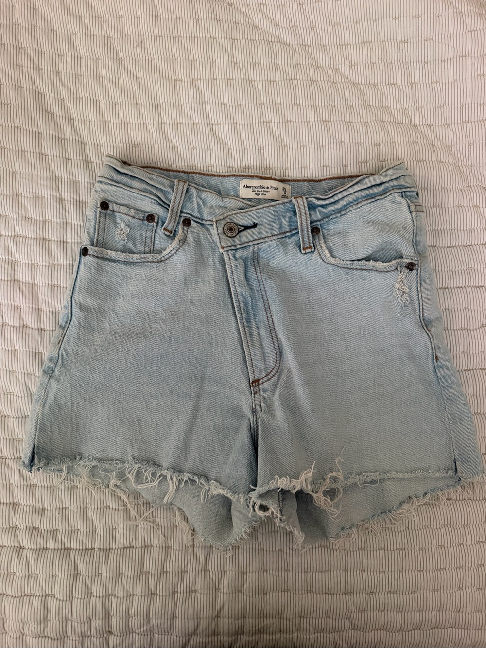 Abercrombie & Fitch Light Wash Denim Frayed Hem Women's Shorts